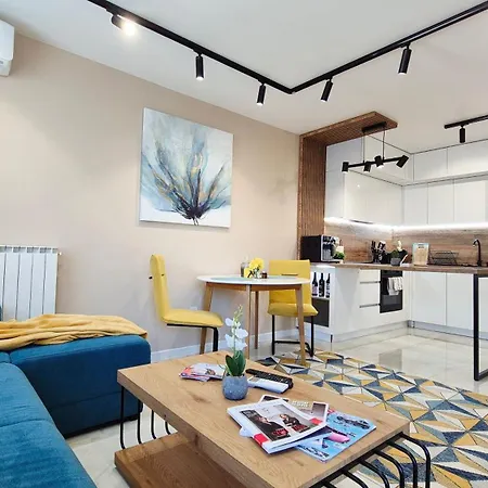 Apartament Oasis Near Airport, Iec, Metro Station By Keybox