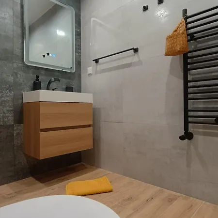 Oasis Near Airport, Iec, Metro Station By Keybox Apartament *