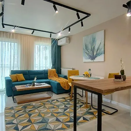 Oasis Near Airport, Iec, Metro Station By Keybox