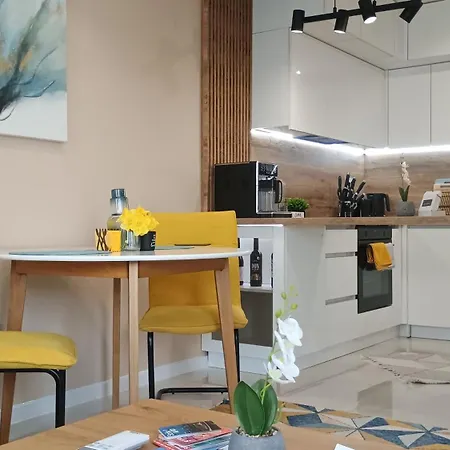 Oasis Near Airport, Iec, Metro Station By Keybox Apartament *