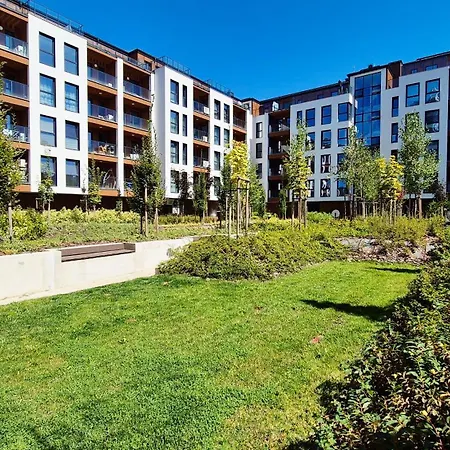 Oasis Near Airport, Iec, Metro Station By Keybox Apartament